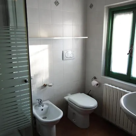 Casa Violetta Kır Evi Agrate Conturbia